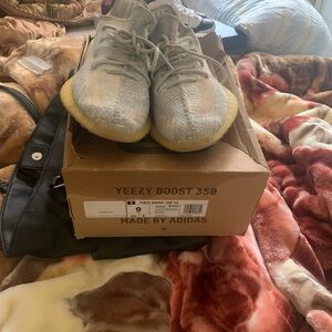 Adidas Yeezy Boost 350 V2 Sneakers
